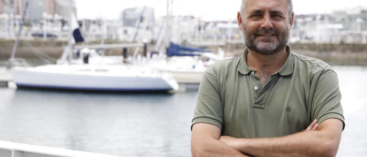 Álvaro Zulueta, en el puerto deportivo.