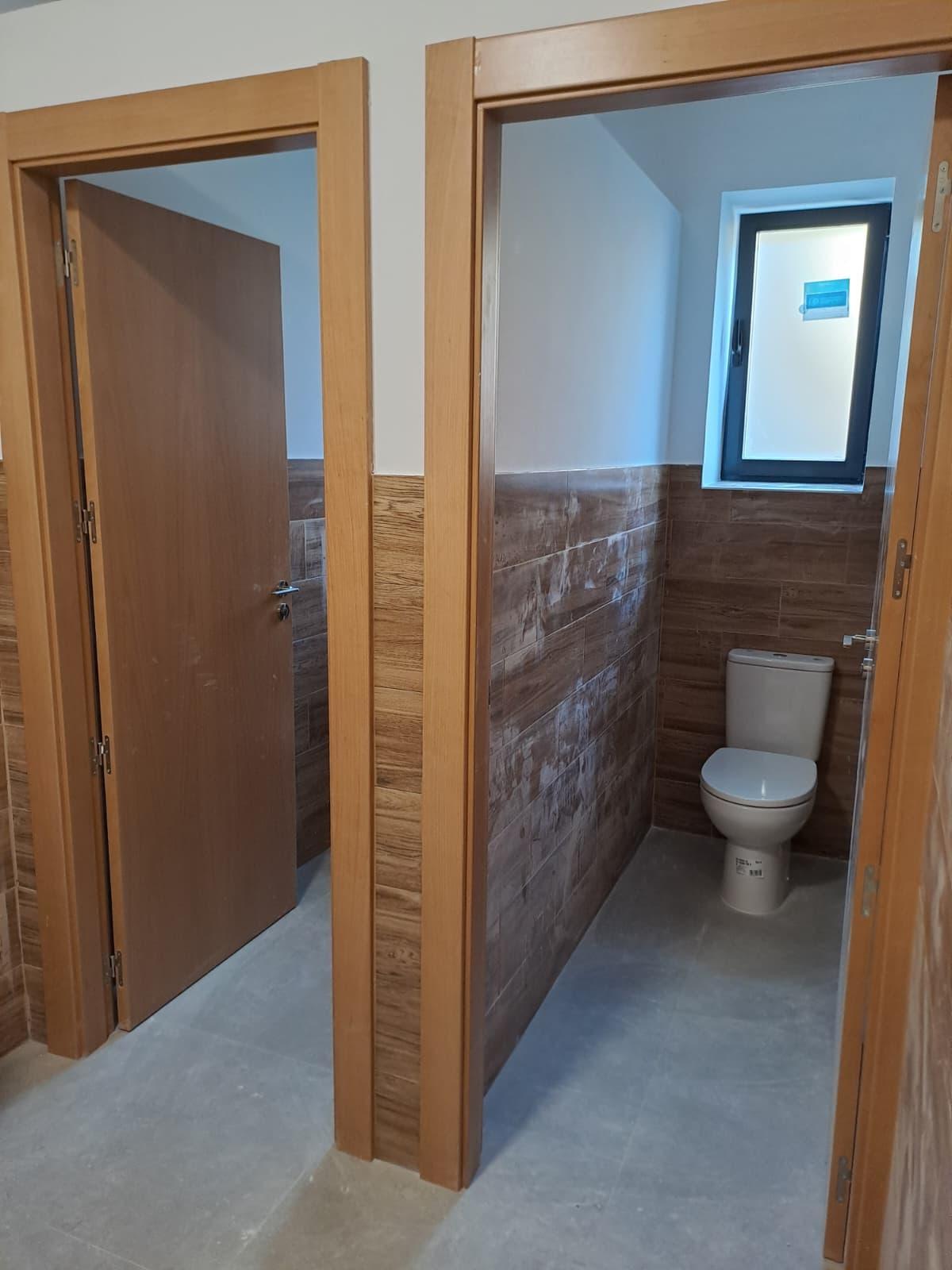 Nuevos aseos del edificio de Patrimonio Sindical en Bermillo de Sayago.