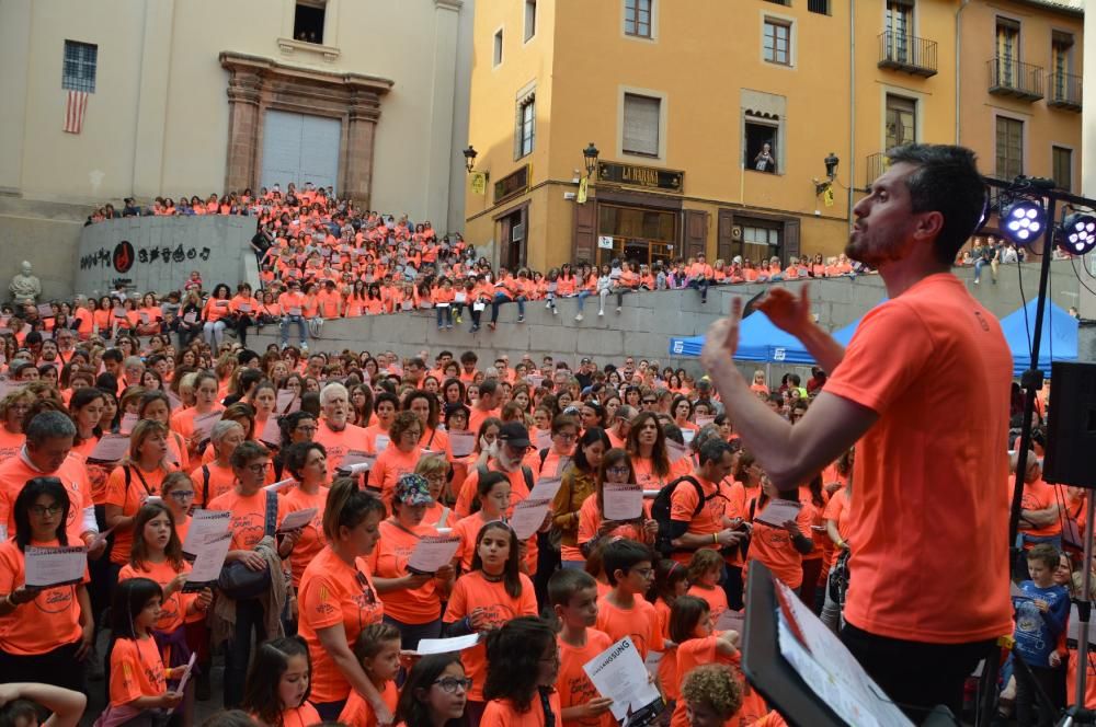 1.700 veus fan bategar la plaça de Sant Pere