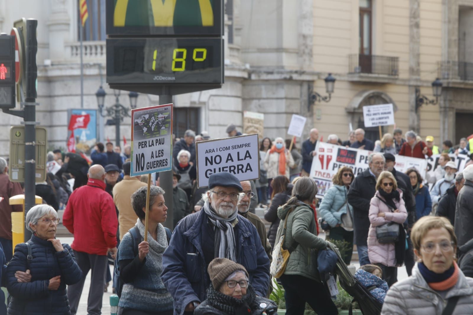 Cientos de valencianos claman por la paz en Ucrania