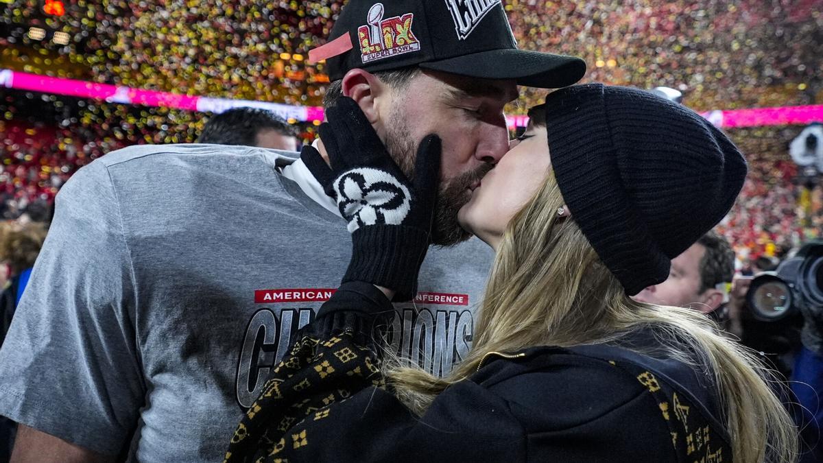 Travis Kelce y Taylor Swift tras la victoria de los Kansas City Chiefs