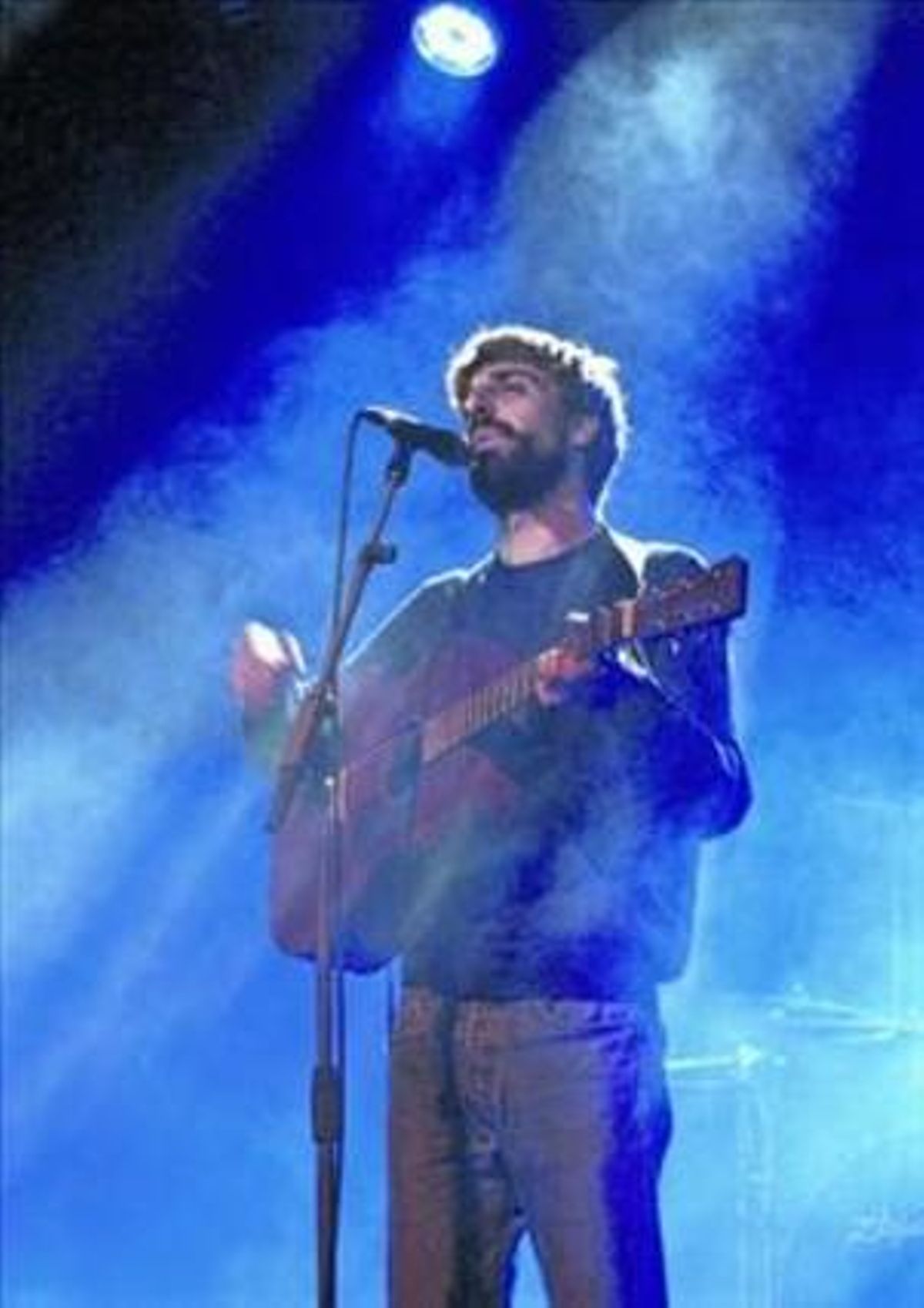 Guillem Gisbert, durant l’actuació d’ahir a la nit a l’Hospitalet.