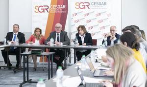 José Pedro Salcedo Herce, presidente de Cesgar, en el centro de la imagen durante la presentación del informe este martes. 