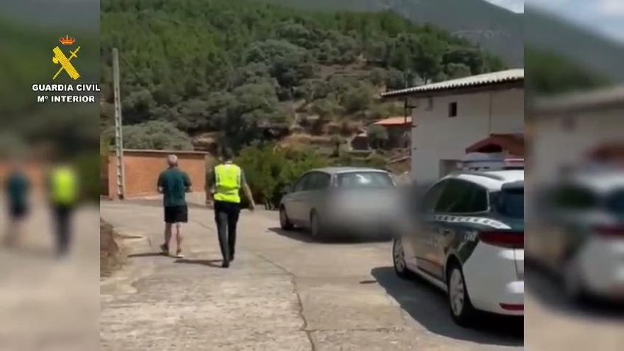 Video | La Guardia Civil acompaña a los evacuados de Las Hurdes