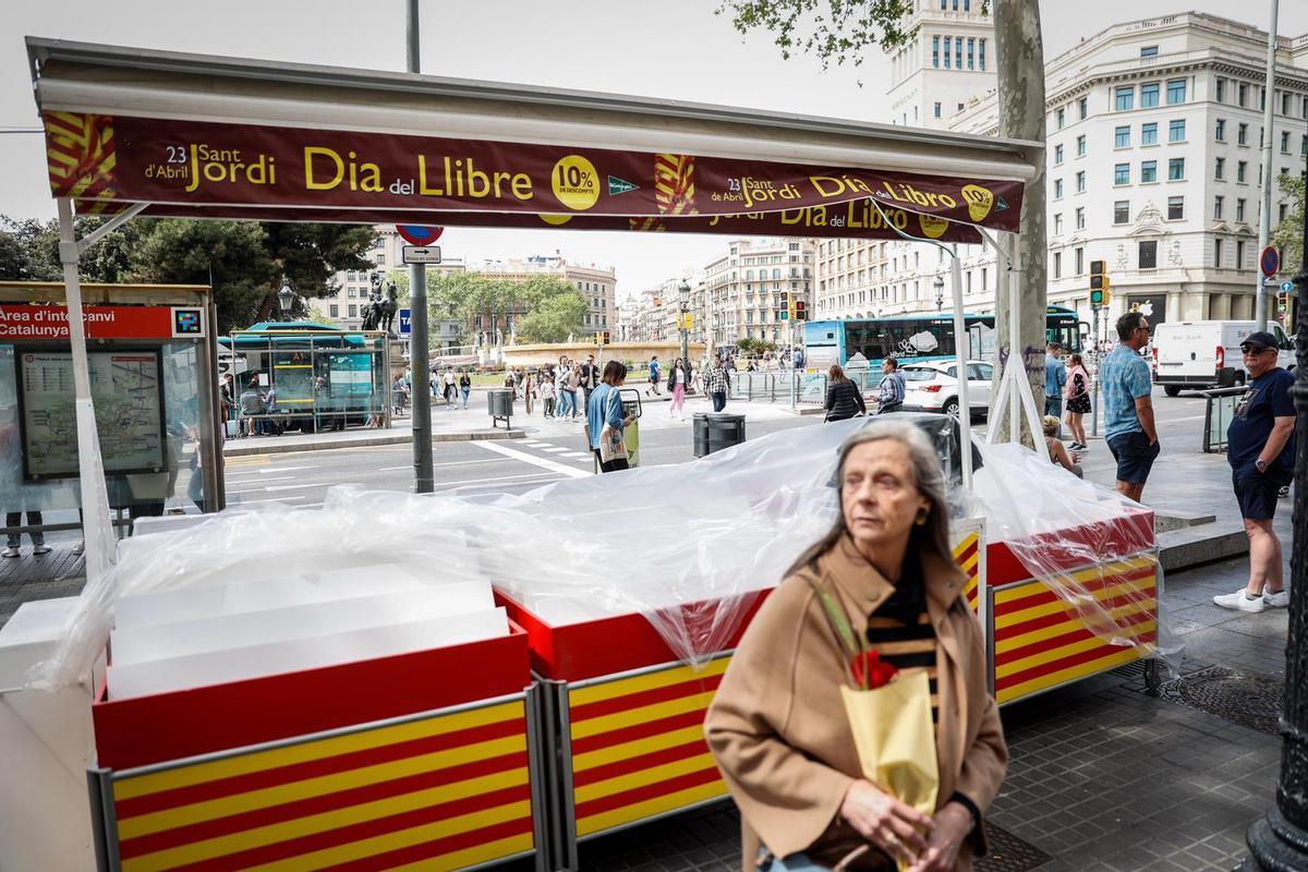 Barcelona ya huele a Sant Jordi