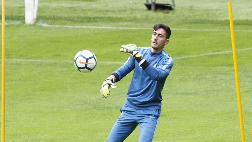 Mariño durante el entrenamiento del Sporting de Gijón