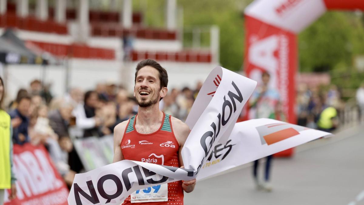 EN IMÁGENES: Fernando Canellada y Jessica López, ganadores incontestables del Cross "Villa de Gijon"