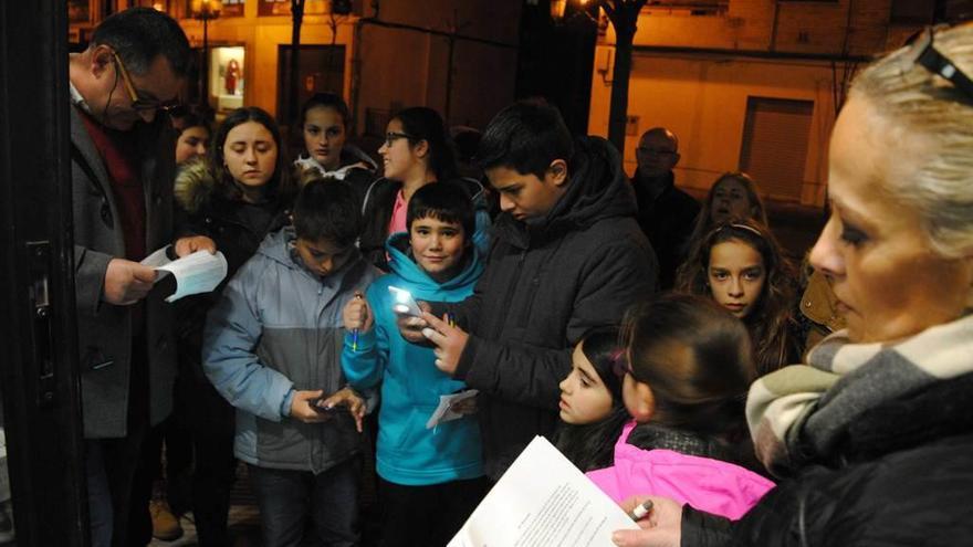 Participantes en el juego del Cluedo en Nava.