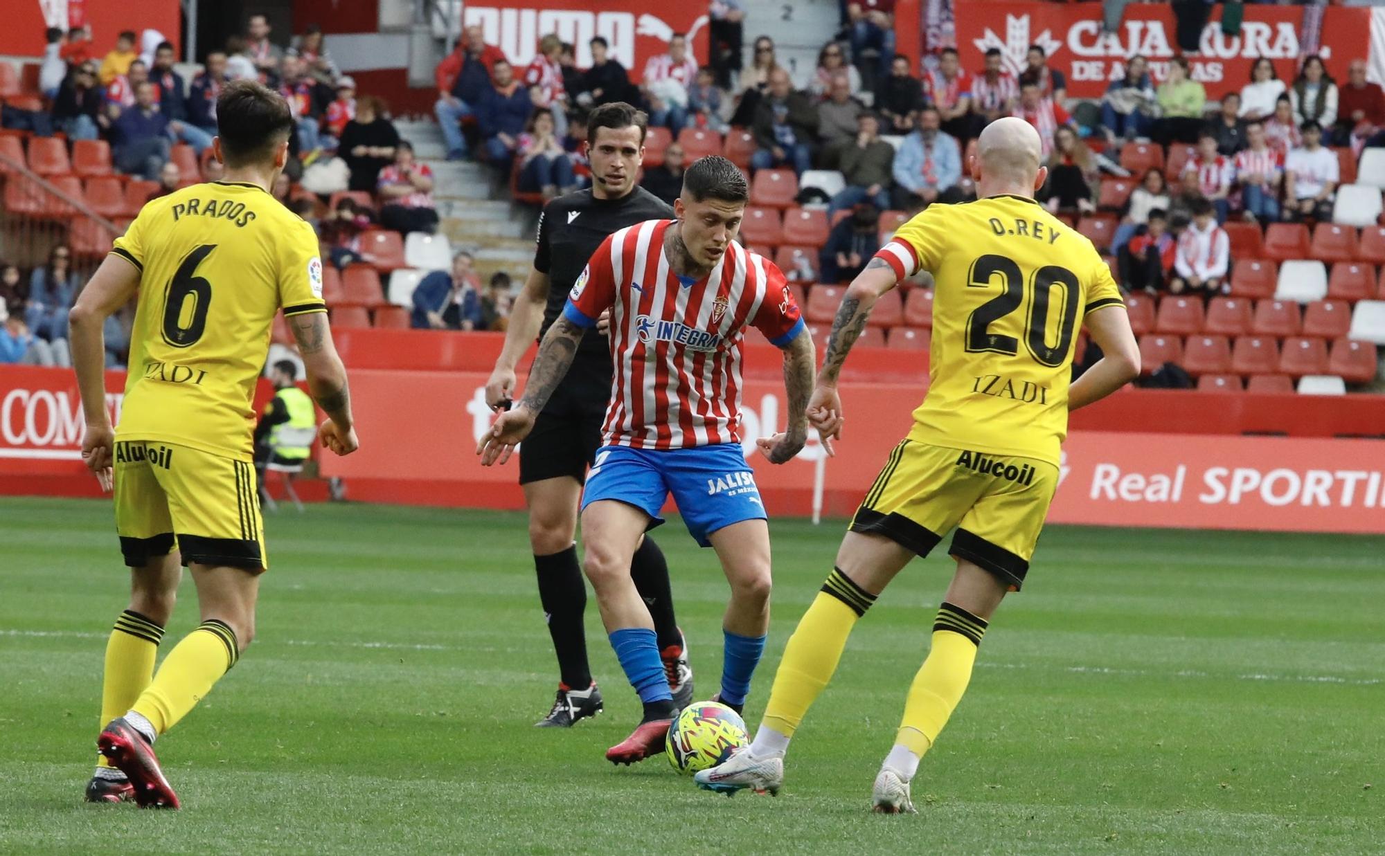 En imágenes: Así fue el partido entre Sporting y Mirandés en El Molinón