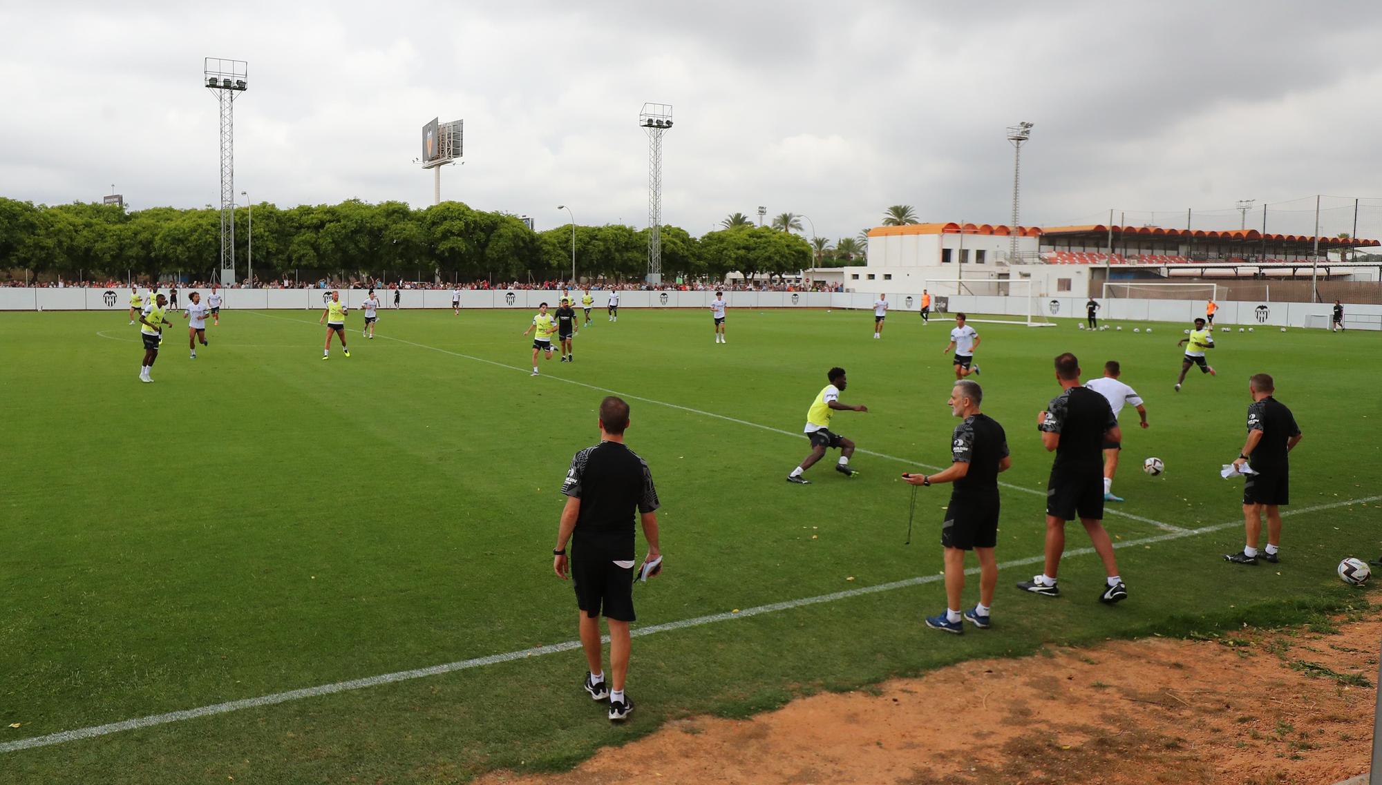 Las mejores imágenes del segundo entrenamiento del Valencia CF a puerta abierta en Paterna