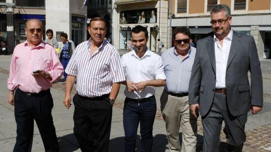 Los candidatos provinciales de Ciudadanos junto a Pablo Yáñez.