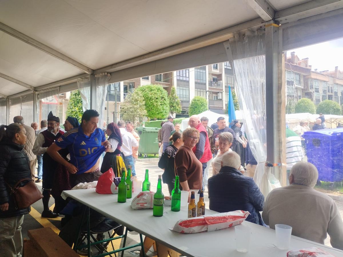El Mercado Tradicional de San Isidro, de bote en bote, en imágenes