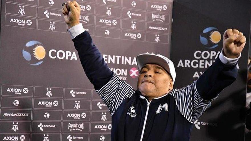 Maradona y una nueva mano de Dios