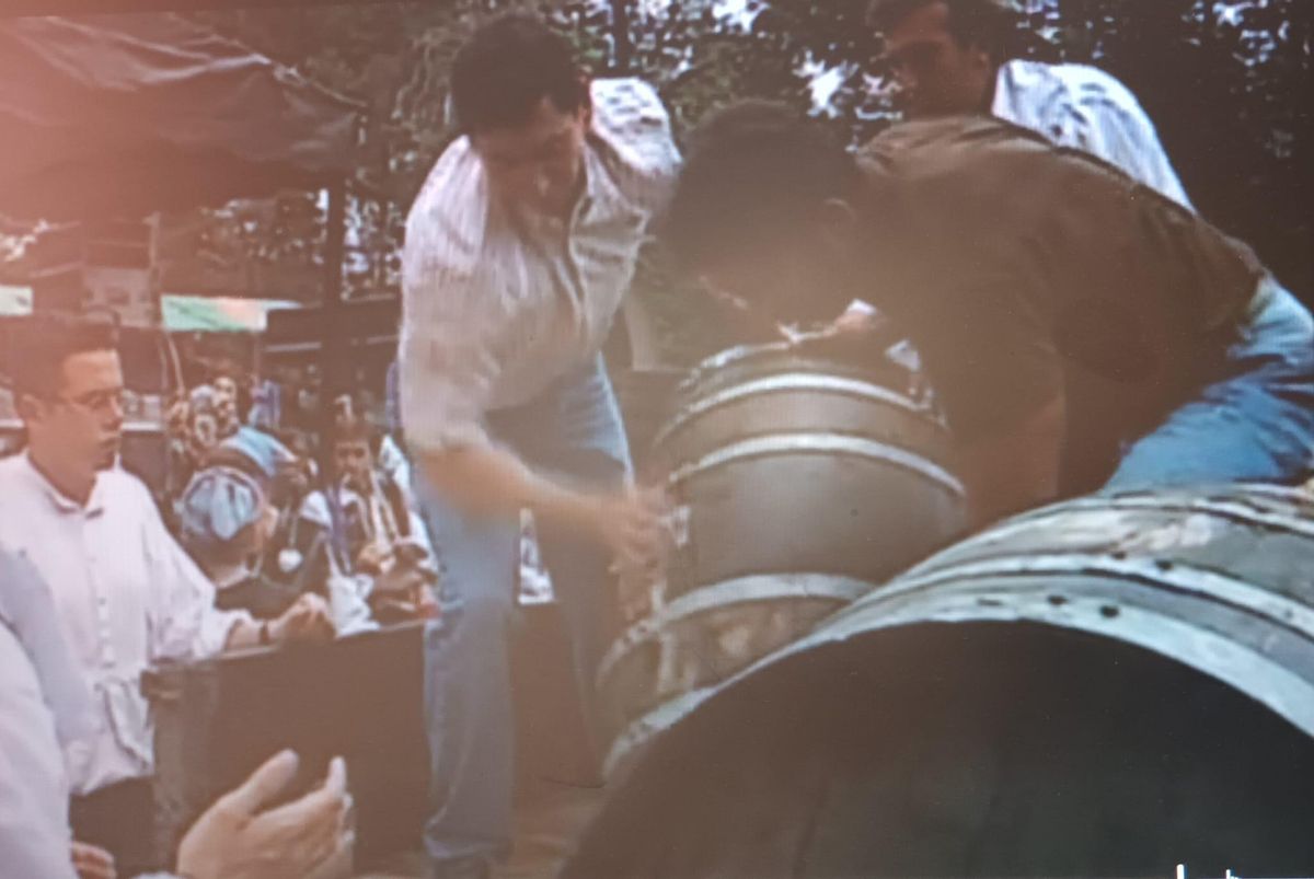 Foto antigua de la espicha popular de Santa Ana en Naves