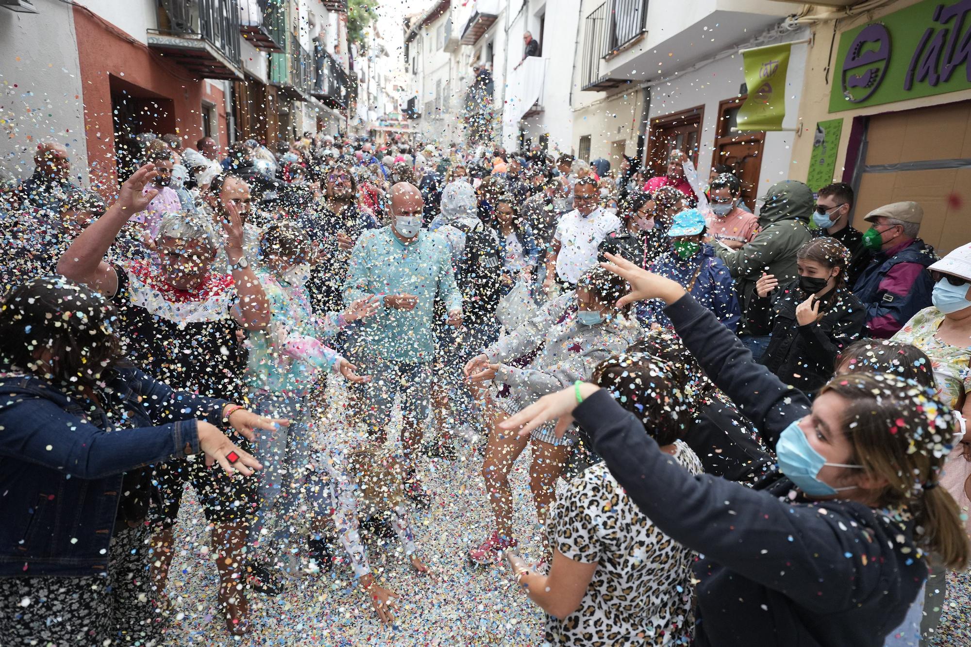 Búscate en el desfile de carrozas y disfraces de l'Anunci de Morella