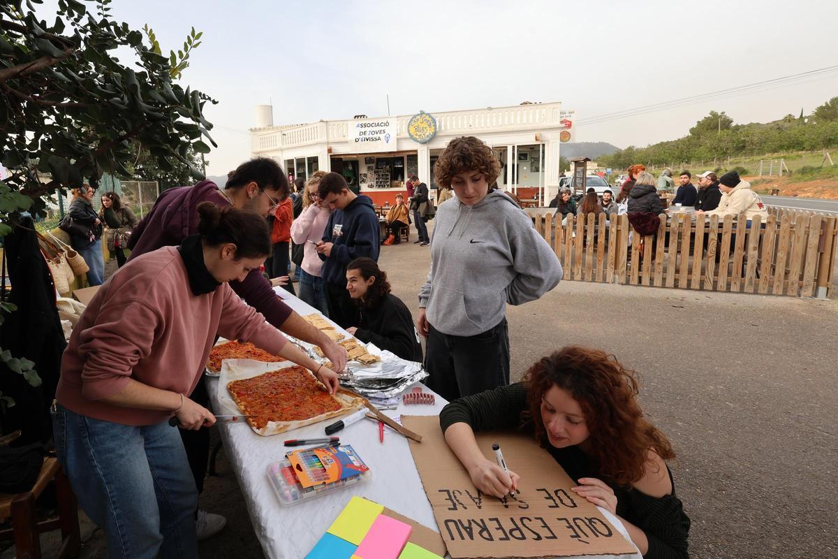 Todas las imágenes de la presentación de la asociación juvenil de Ibiza en Can Jordi