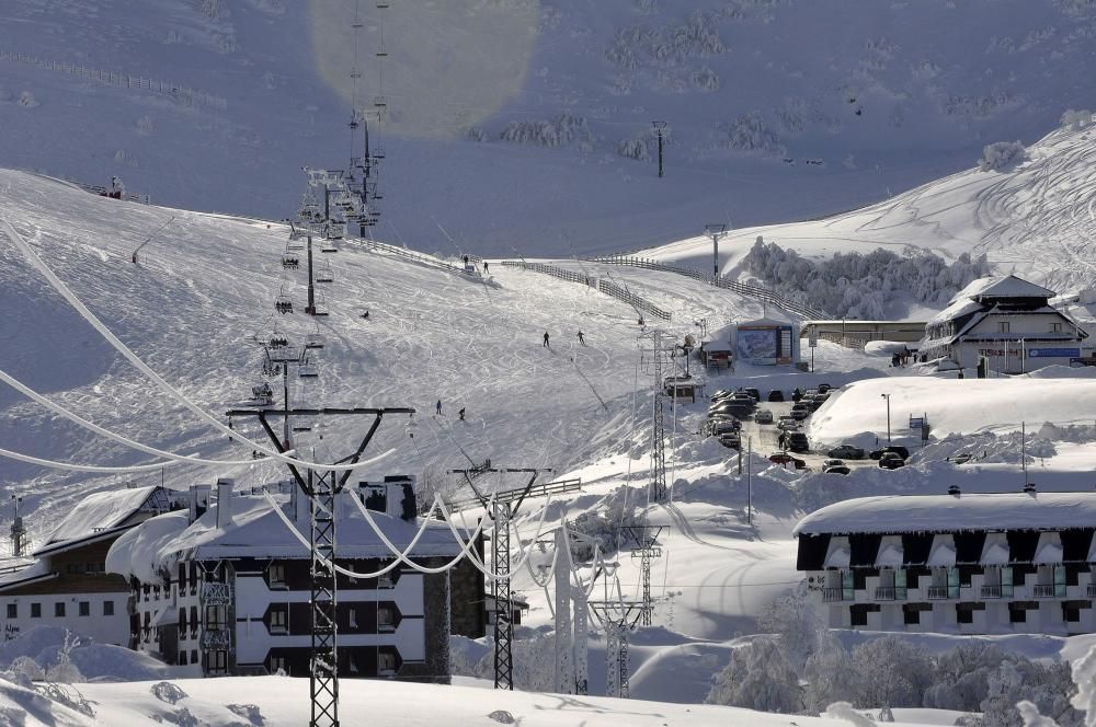 Las 40 fotos que te harán echar de menos el invierno (y la nieve) en Asturias