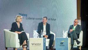 Rosa Tous (Tous), Eloi Planes (Fluidra) y Marc Puig (Puig), en la asamblea general de socios de la ASCEF de 2026