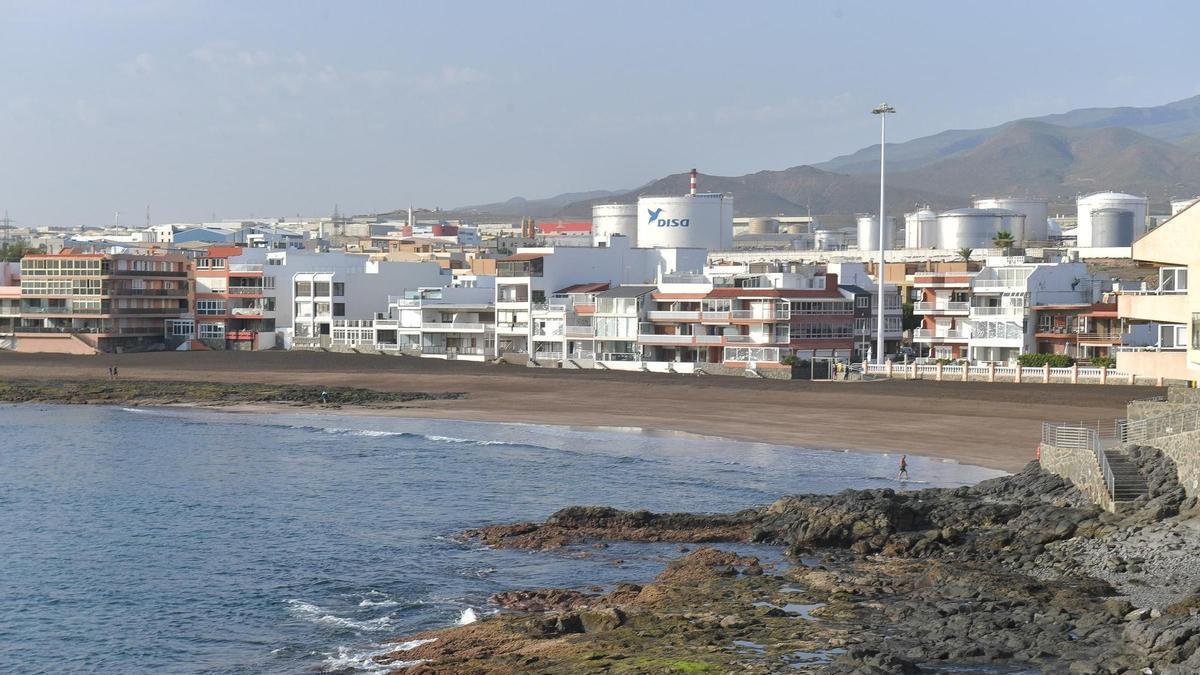 Un frente de viviendas en uno de los muchos núcleos costeros del Archipiélago.