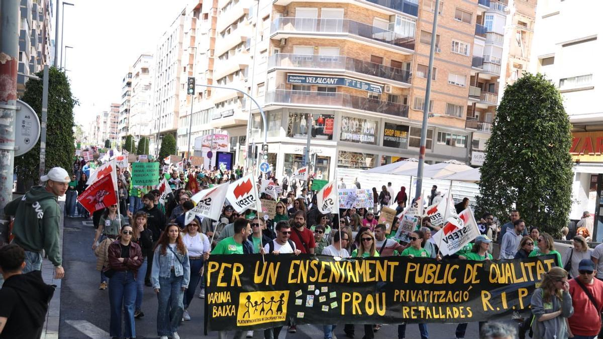 Temarios, pruebas de nivel y excursiones suspendidas en los centros educativos de Alicante por la huelga de profesores