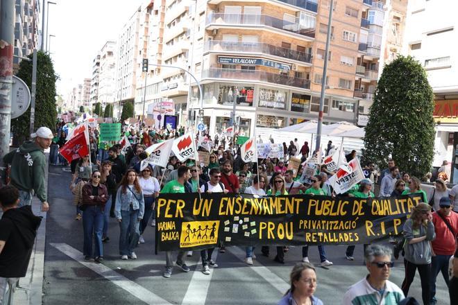 Los profesores se concentran en Alicante para reclamar mejoras en la educación pública