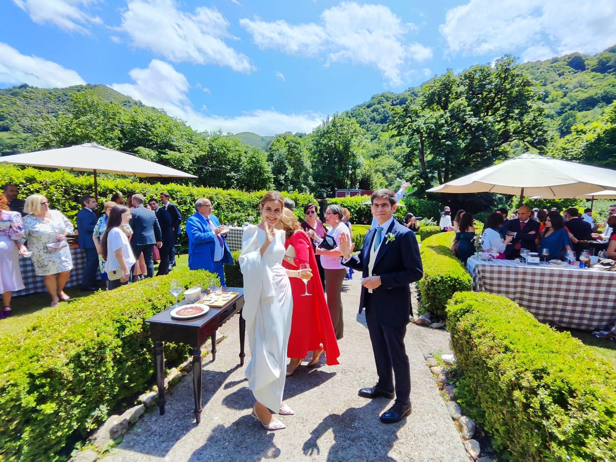 Boda de ensueño en el palacio de Agüera: así fue la fiesta del enlace de María y Manuel en Grado