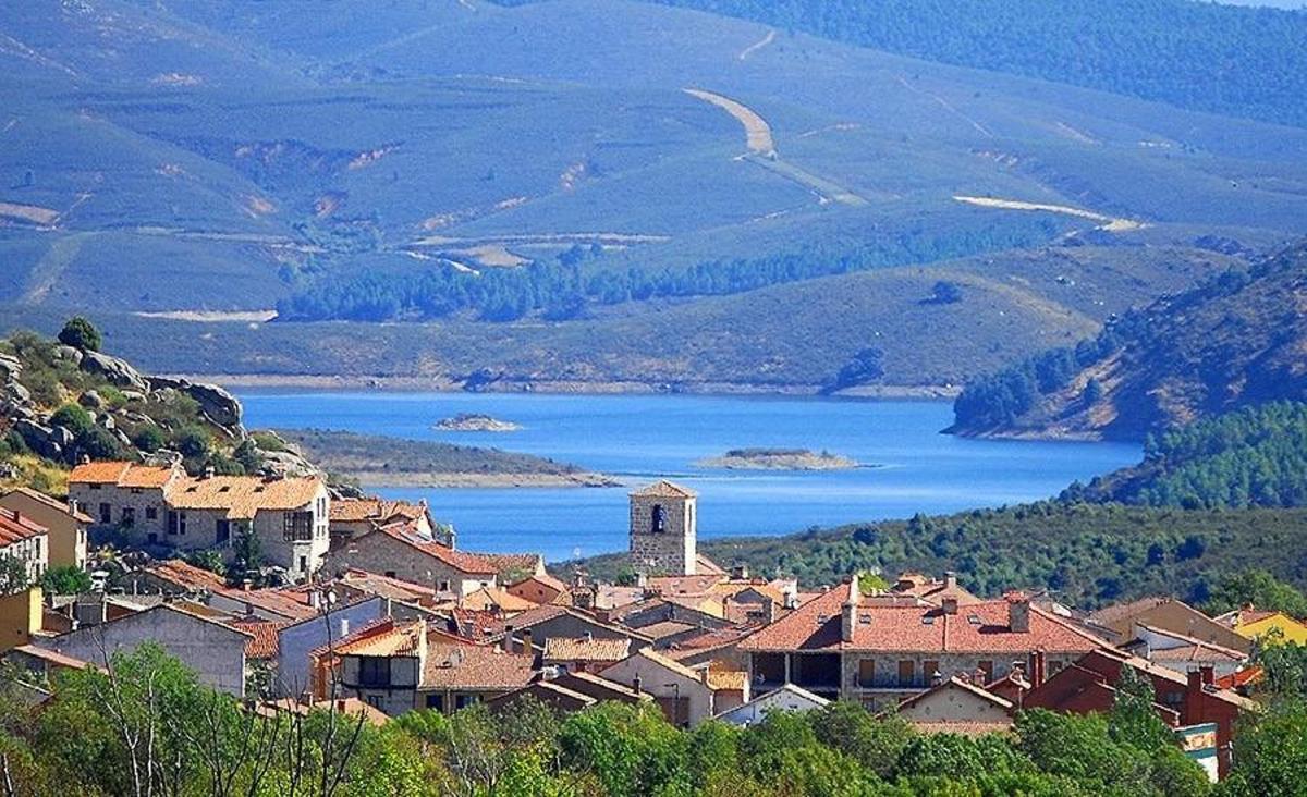 El Berrueco permite descubrir el paisaje de la Sierra Norte de Madrid mediante la Senda del Puente Romano
