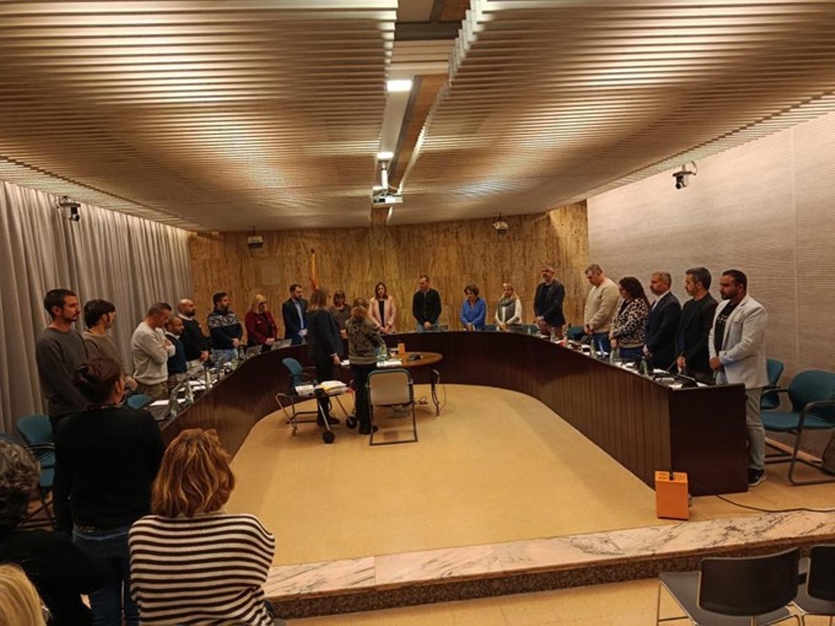 El ple va començar amb un minut de silenci.