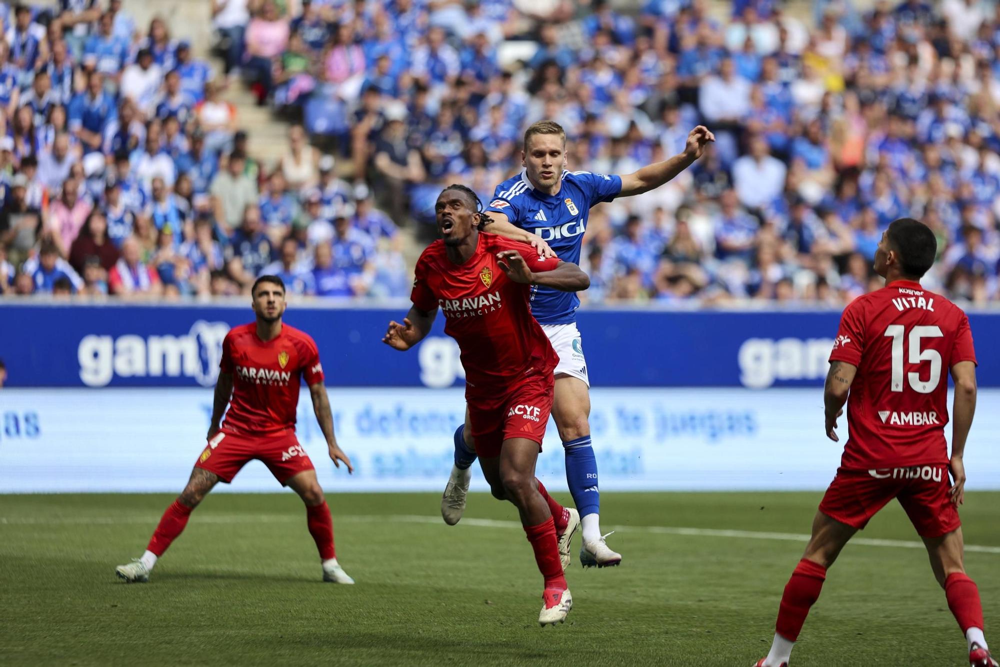 EN IMÁGENES: Ambientazo en la valiosa victoria del Oviedo contra el Zaragoza