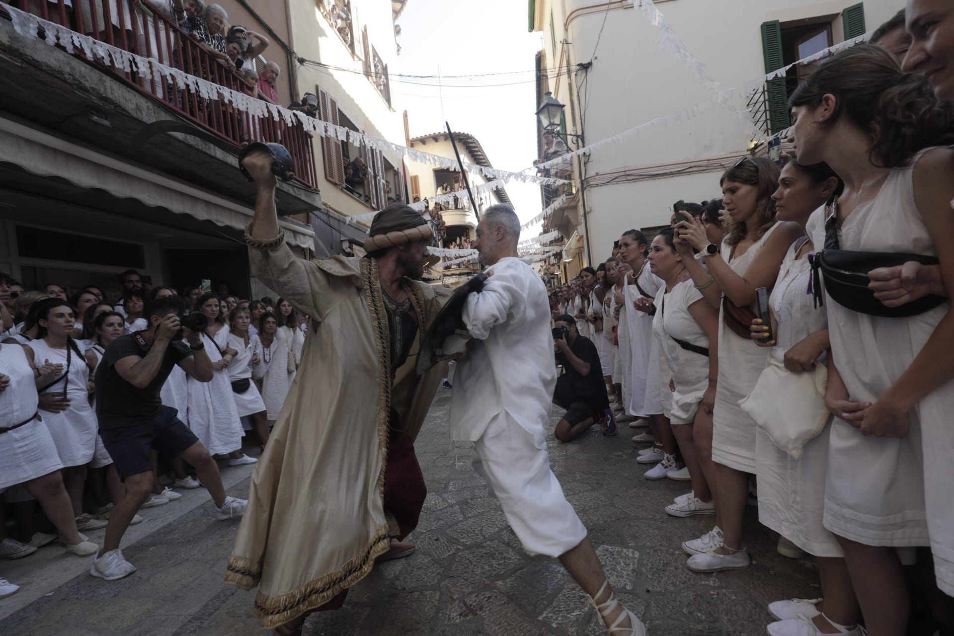 "Moros y Cristianos" - so wild feierte Pollença die Rückkehr der Piraten-Schlacht