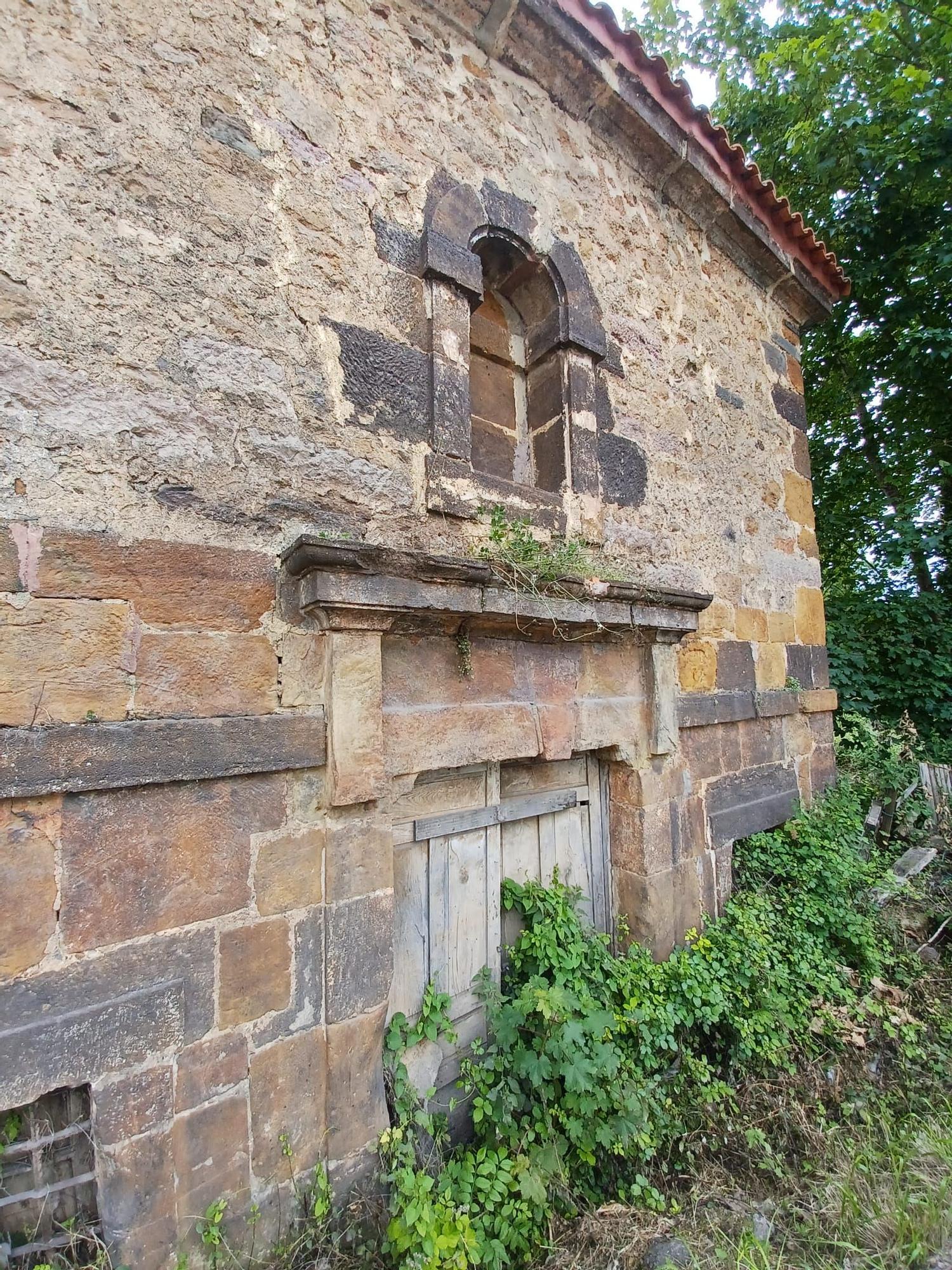 La Ponte, cementerio de nobles: así son las tumbas de la familia del señor de la Torre de Barrios de Luna en Llanera