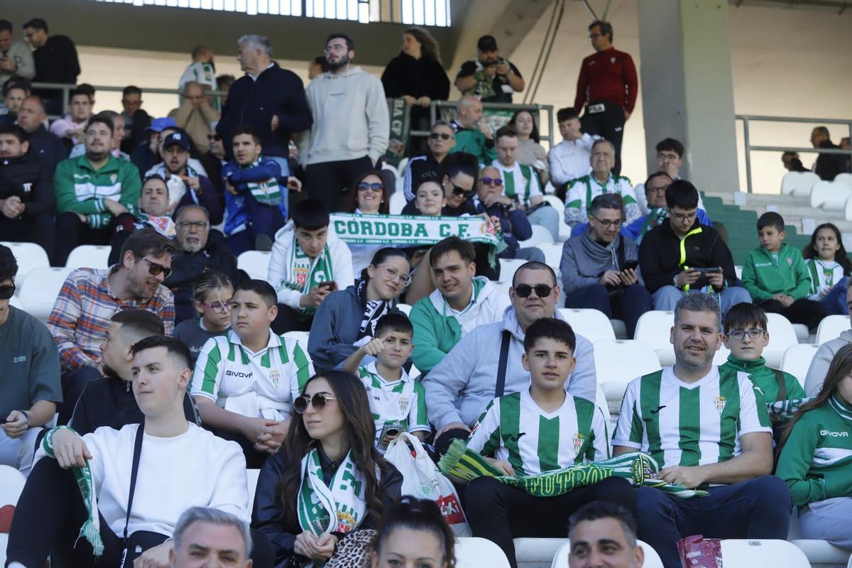 Córdoba CF-Elche, las imágenes de la afición en El Arcángel Córdoba CF-Elche, las imágenes de la afición en El Arcángel