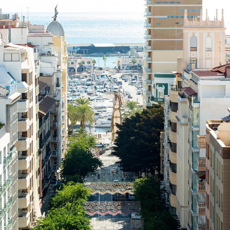 Alicante planta en la Explanada el Belén gigante