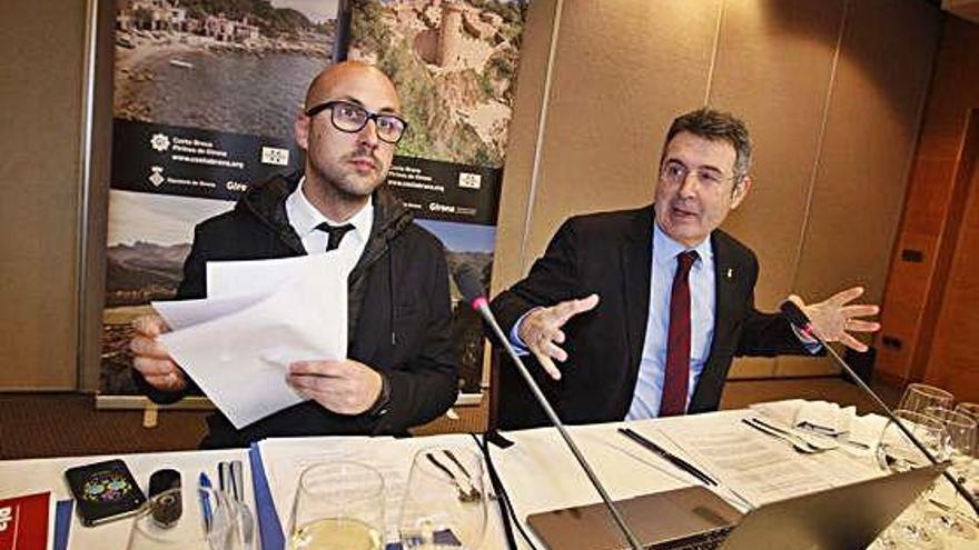 El vicepresident i el president del Patronat, Jaume Dulsat i Miquel Noguer, en l&#039;acte celebrat ahir.