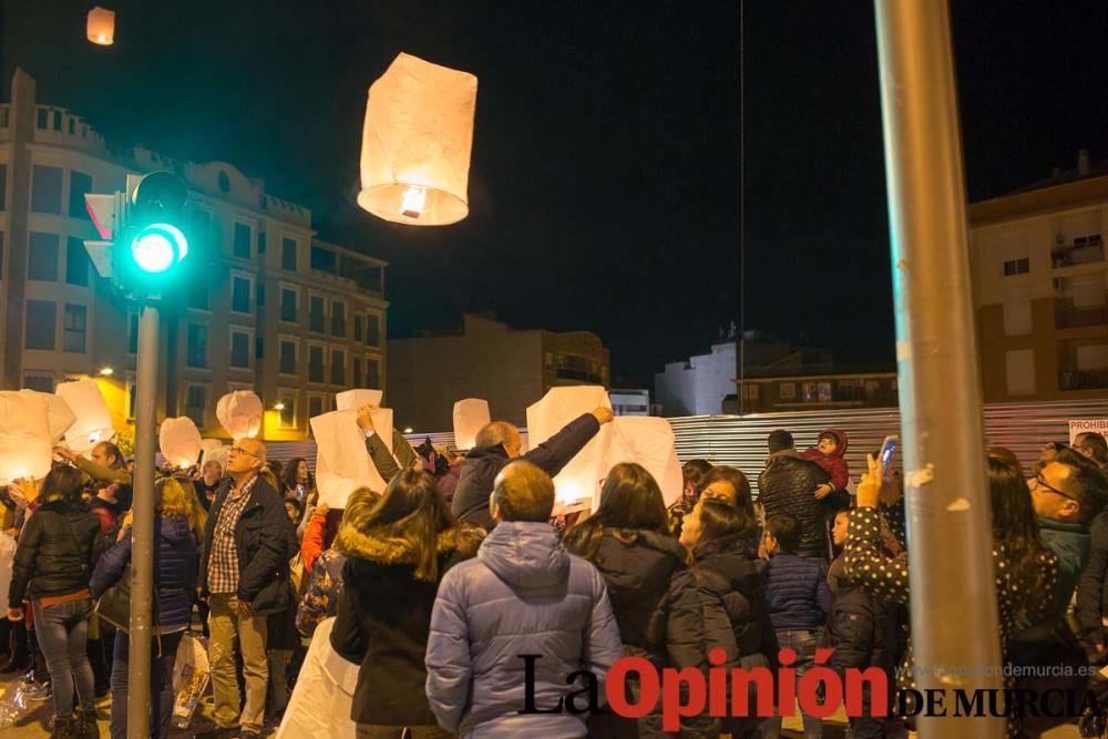 Farolillos solidarios y llegada de Papa Noel en Ca