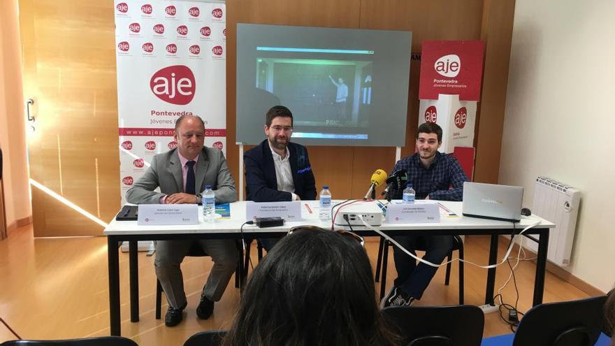 Antonio Casal, de Ence; Pablo Fernández de AJE y José Senande de Osigris, en la presentación de hoy.