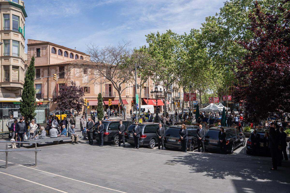 Funeral en Sarrià de la familia Escobar-Camprubí, fallecida en accidente de helicóptero en Nueva York