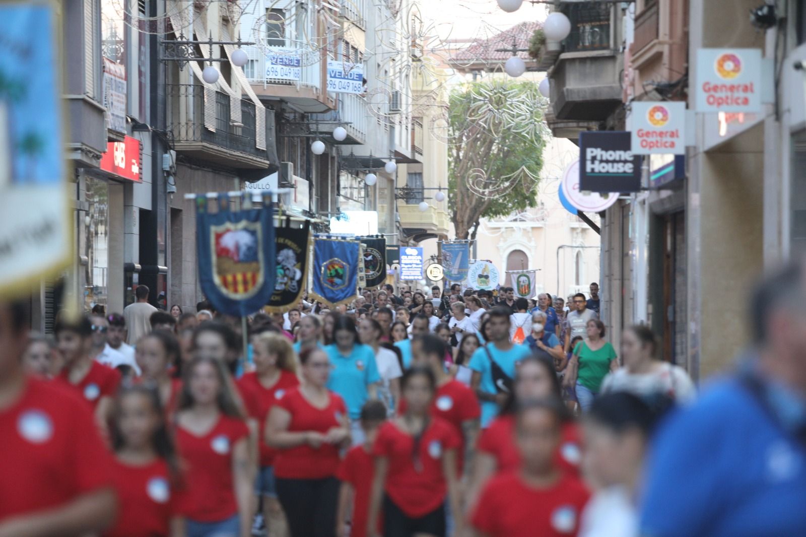 Pasacalles festero en Elche tras la Cridà