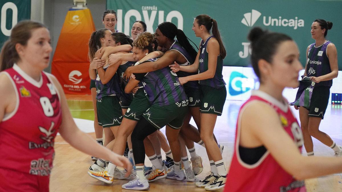 El Unicaja Mijas firmó con victoria su regreso al Martín Urbano.
