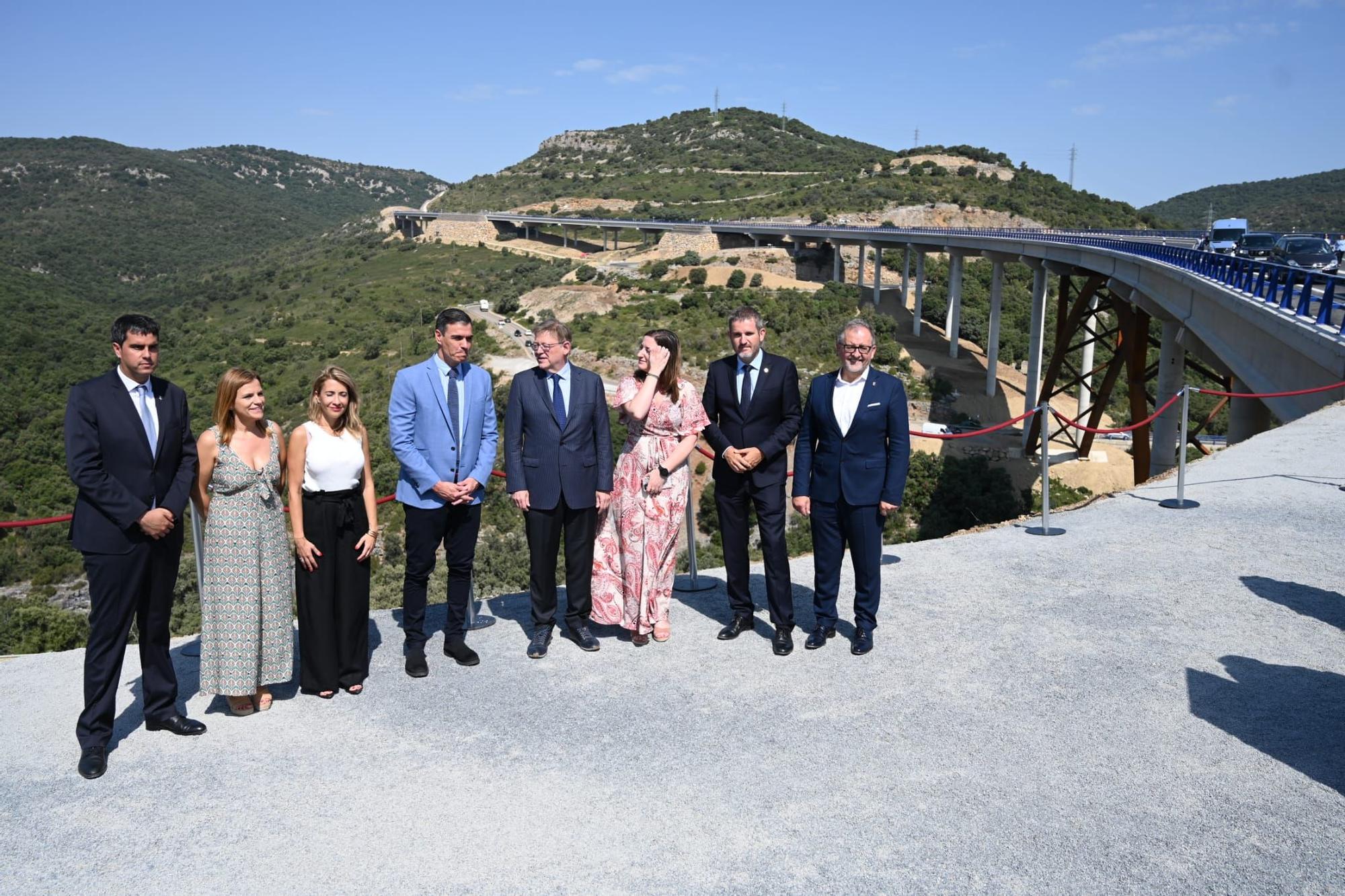 Sánchez inaugura el nuevo tramo de la N-232, a su paso por el puerto del Querol, en Morella