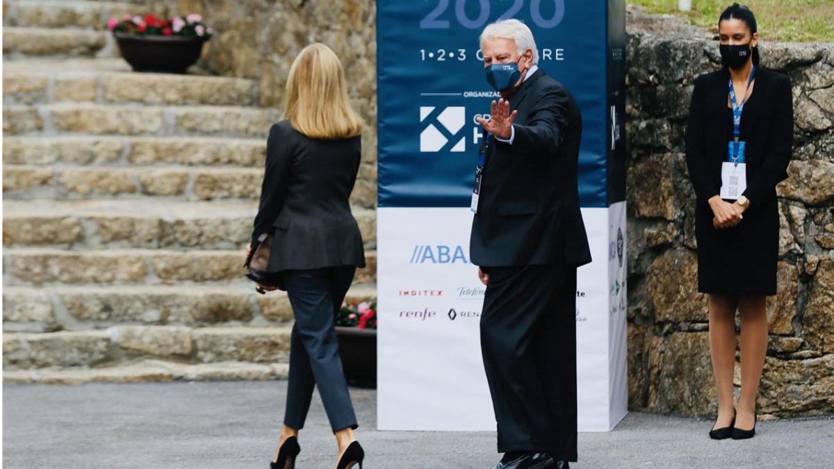 Felipe González a su llegada al Foro La Toja. // Muñiz