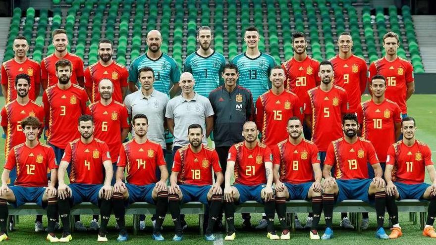 España renueva su foto oficial tras dos partidos en el Mundial, esta vez con Fernando Hierro.