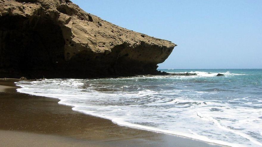 Granadilla prohíbe el baño en Pelada, La Jaquita, El Cabezo y Playa Chica