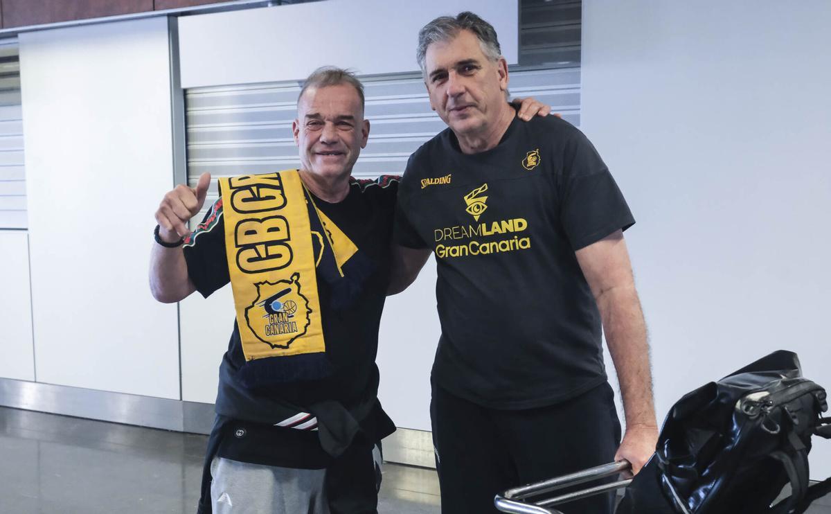Nestor 'Che' García, nuevo técnico del CB Gran Canaria su llegada al aeropuerto de Gran Canaria