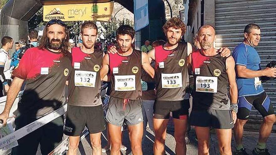 El equipo de la selección de las Illes Balears, con Toni Roldán el segundo por la izquierda.