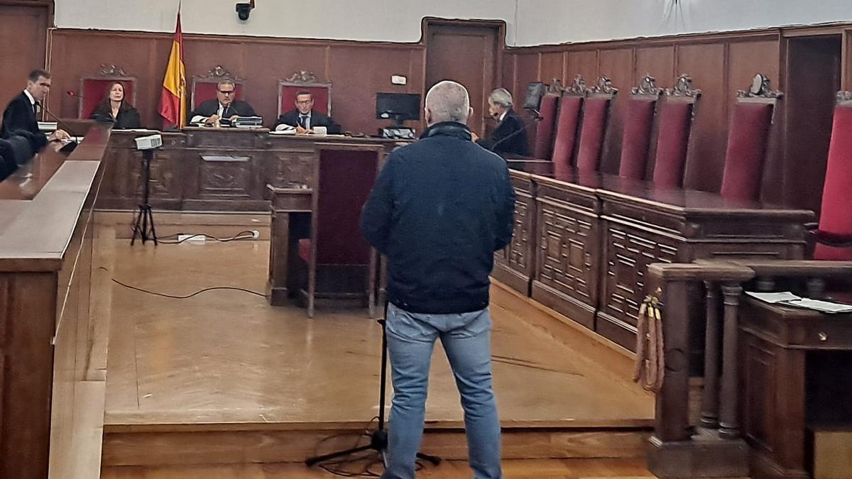 El  condenado, durante el juicio en la Audiencia Provincial de Badajoz.