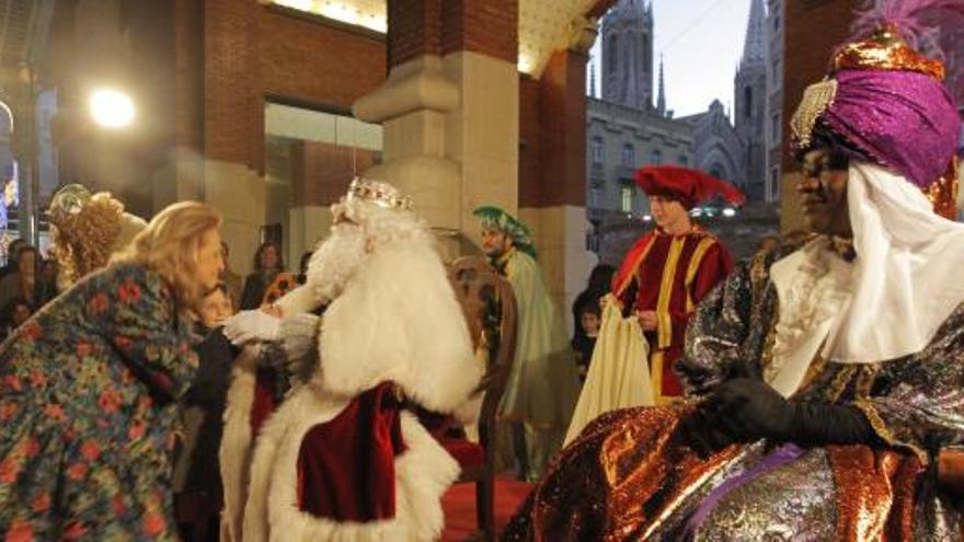 Los Reyes Magos sortean la crisis por tierra, mar y aire