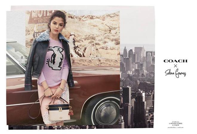 Selena Gomez posando para su nueva campaña para Coach