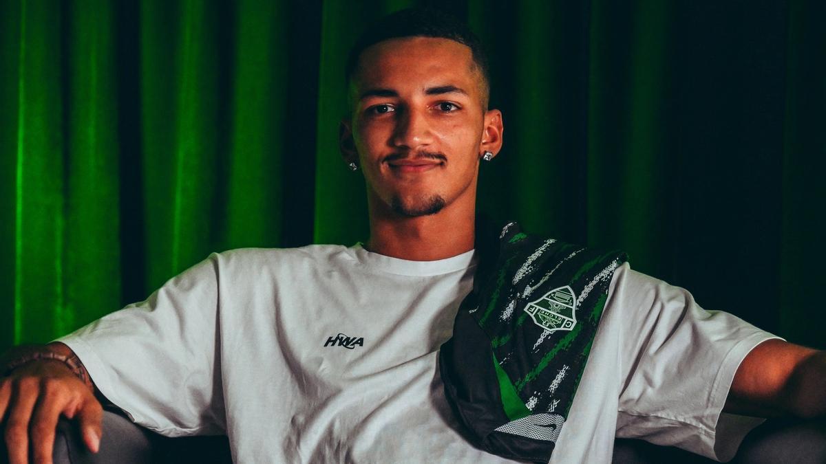 El Elche ficha a Álvaro Rodríguez