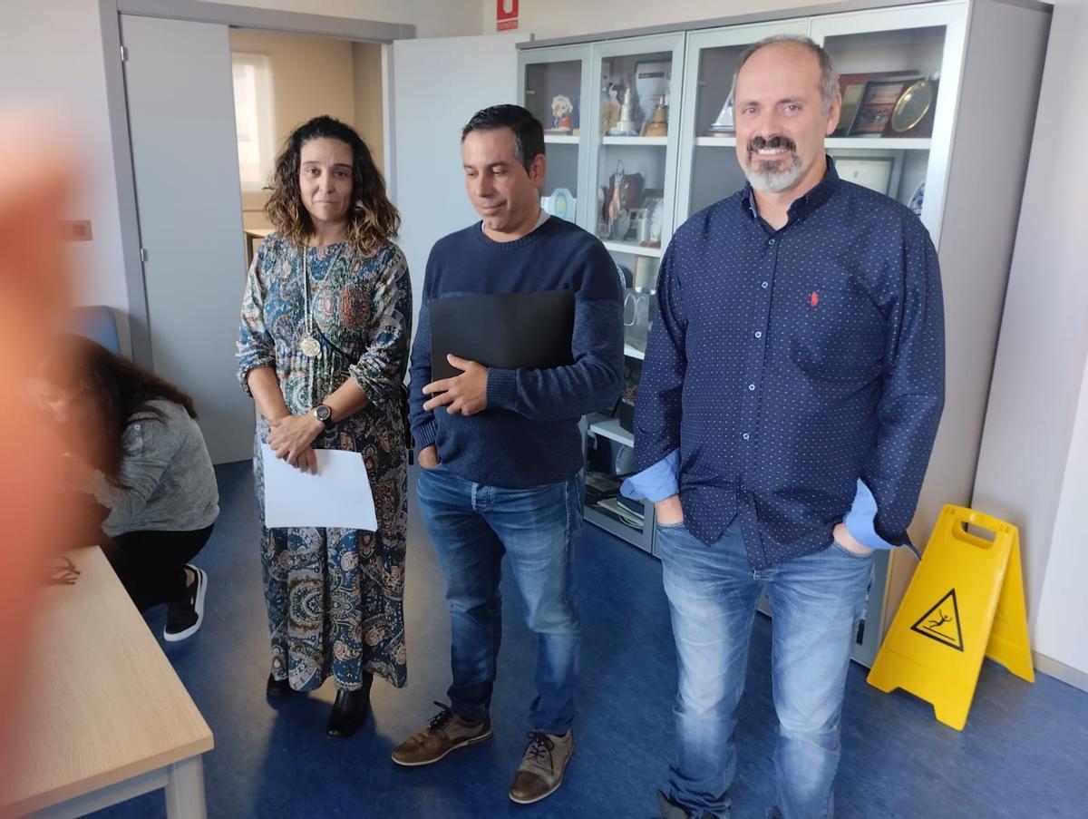 María del Carmen Besada Meis, el día de las votaciones. A la derecha, el ya expatrón mayor.